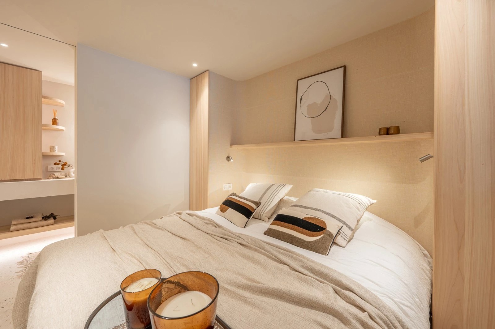 Luxueus gerenoveerd appartement met frontaal zeezicht gelegen tussen het Albertplein en de wandeldijk. 