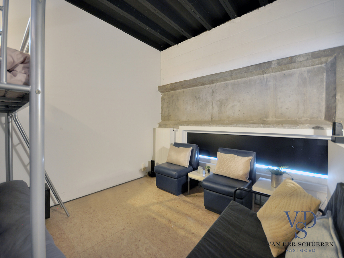 Eigentijdse loft voor wonen en werken. Opportuniteit als investeringspand ! 