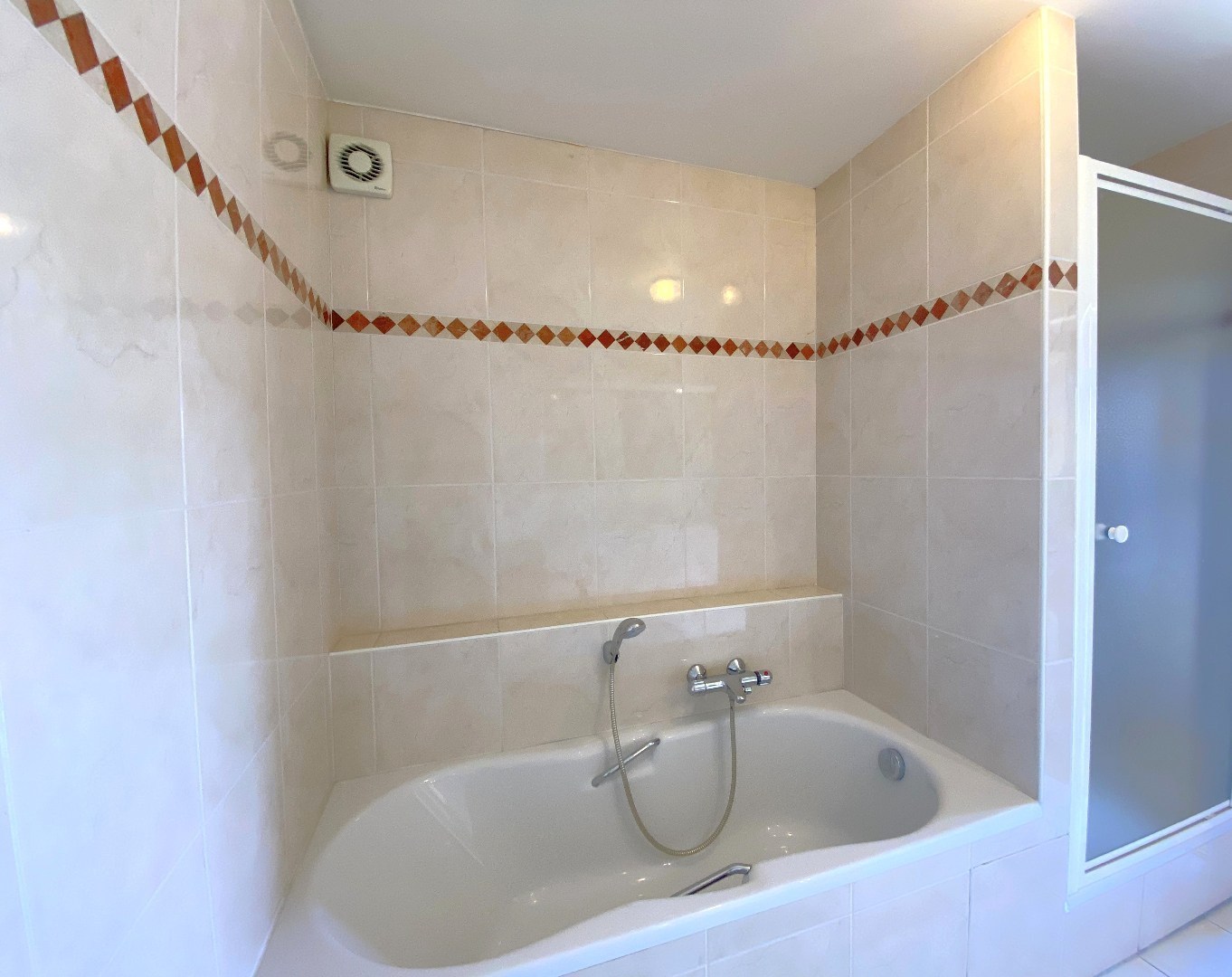 Stijlvol en ruim appartement (129 m²) in hartje Deerlijk met zonneterras! 