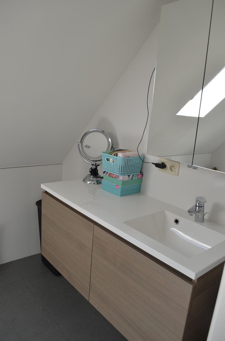 Recente gezinswoning met 3 slpks, tuin, terras en garage te Lembeke 