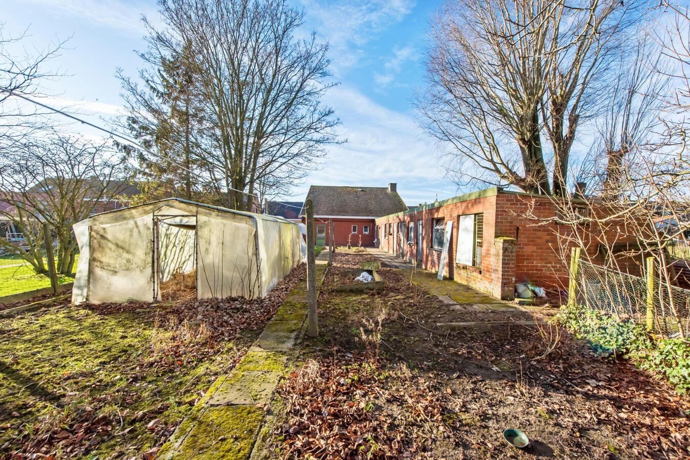 Ruime vrijstaande woning met garage op een perceel van 915 m² 