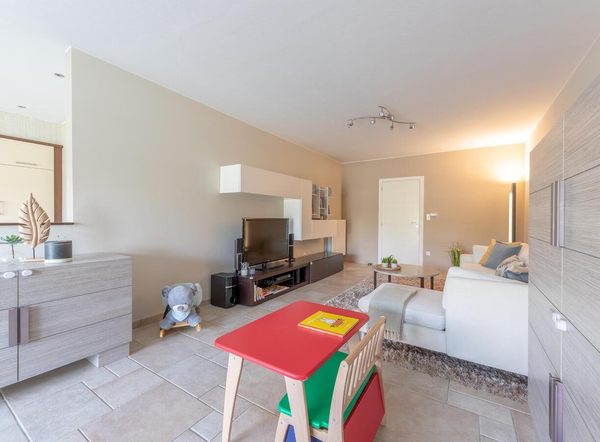 Zeer ruime woning met bijzonder veel licht én luxe  !    IDEAAL VOOR GROOT GEZIN !! 