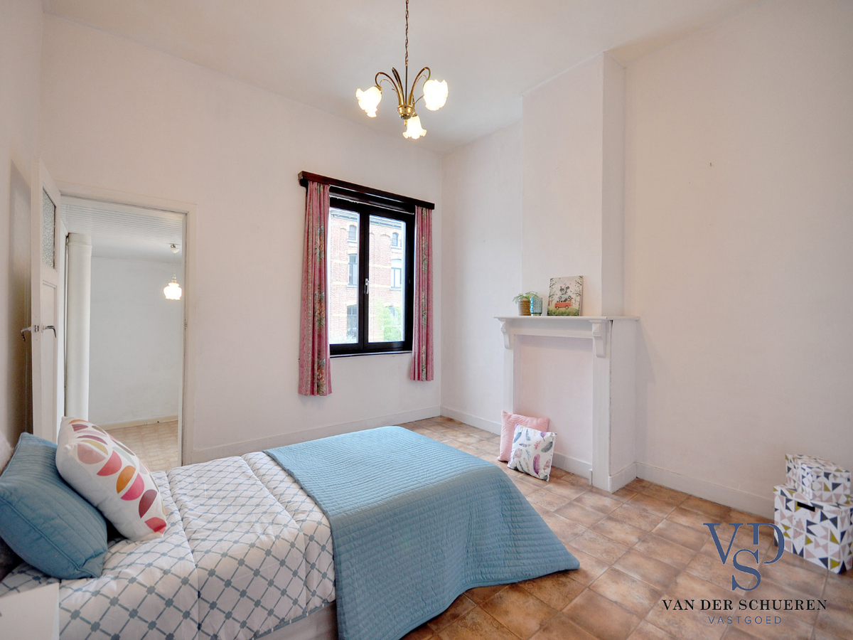 Rijwoning met tuin nabij station Gent-Sint-Pieters. Top-ligging nabij tram en trein ! 