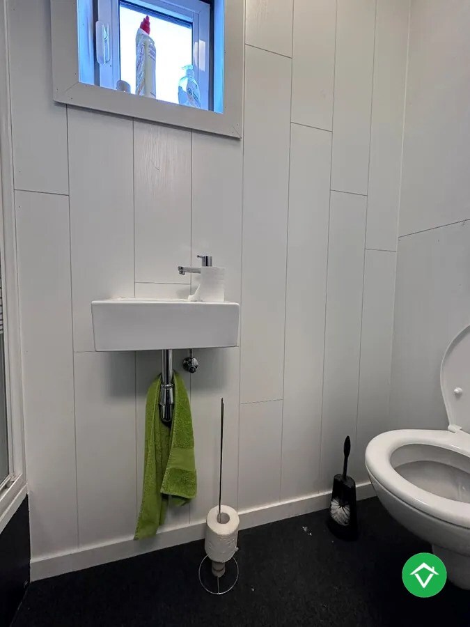 Veelzijdig bedrijfsgebouw van 294 m² op toplocatie in Torhout 