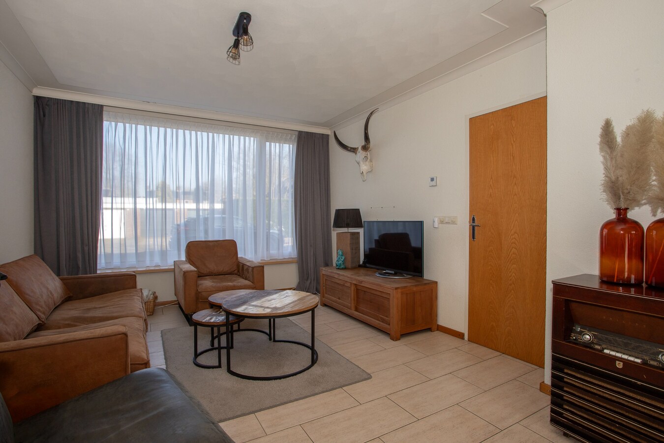 Uitgebouwde middenwoning met grote berging (28 m2) gelegen in een gewilde woonwijk in Bladel. 