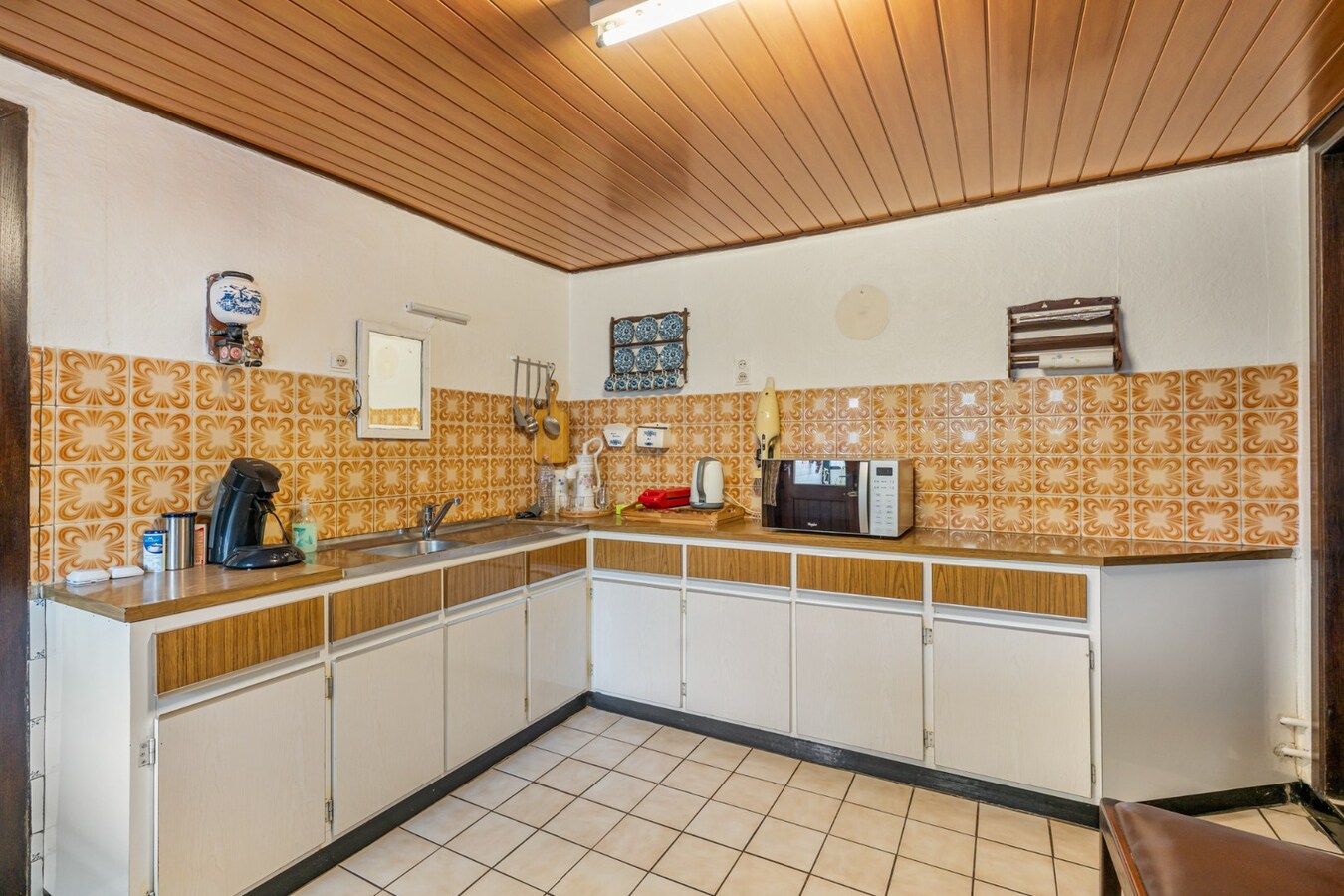 Halfvrijstaande gezinswoning met veel mogelijkheden op een perceel van 8are! 