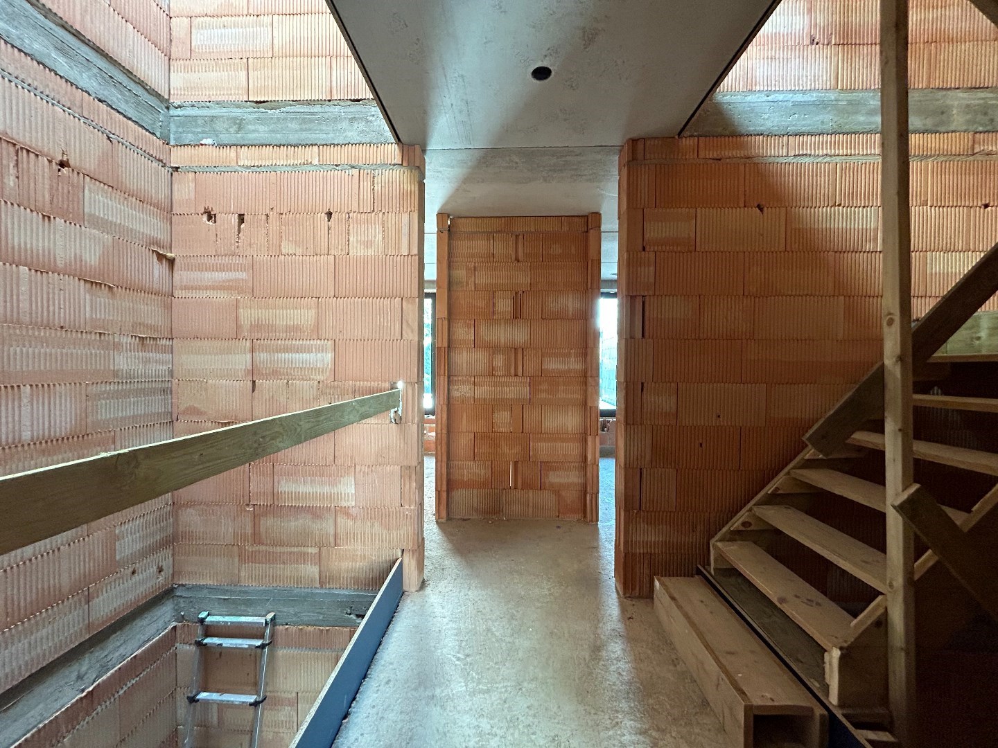 Uitzonderlijk afgewerkte nieuwbouwwoning met 4 slpk. in centrum Geel 