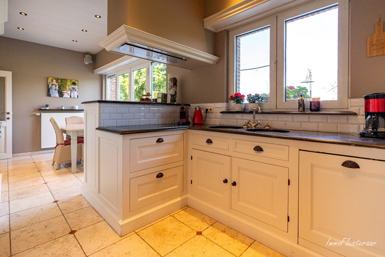 Hoogwaardig afgewerkte villa met stalgebouw en aanpalende weides op ca. 1,7 ha  te Herenthout 