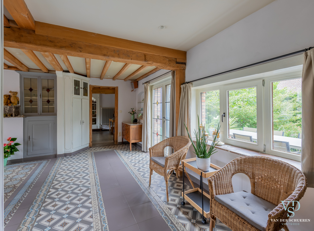 Authentieke herenwoning met atelier / bureau's. 