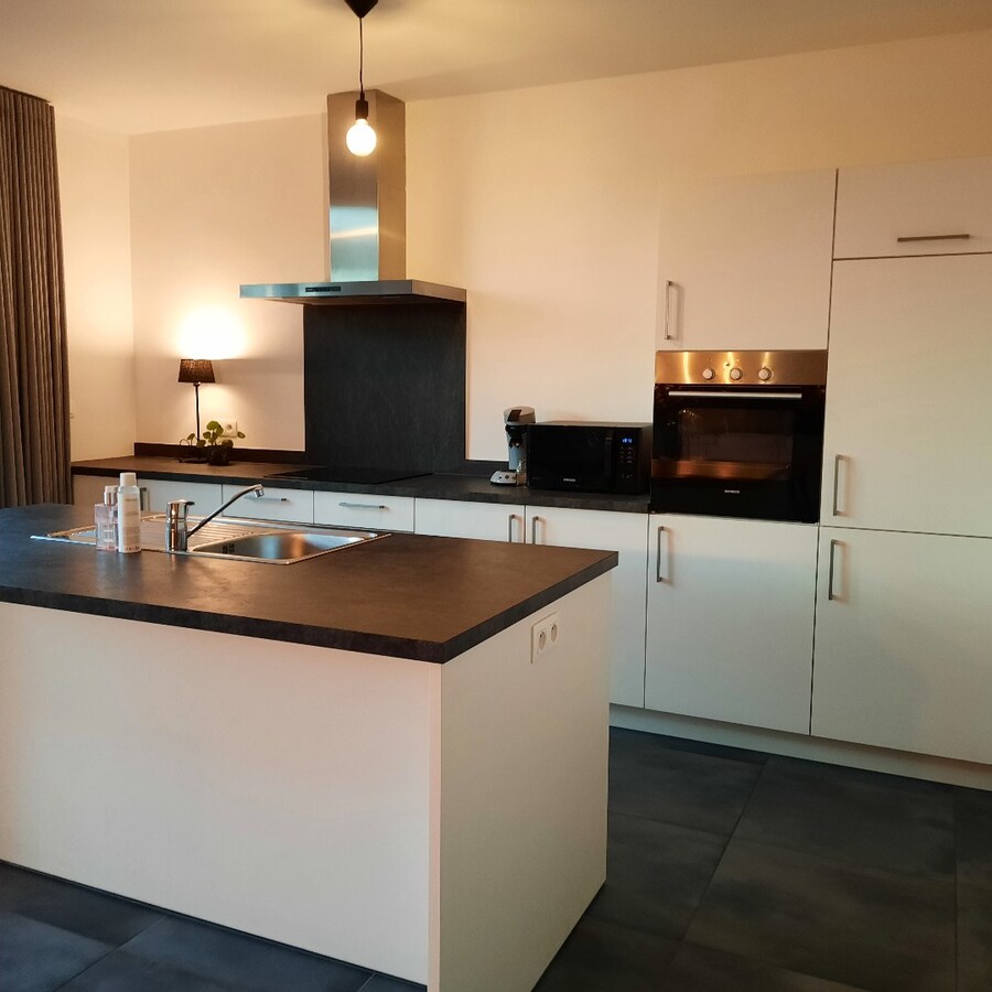 Recent, gelijkvloers appartement afgewerkt met hedendaagse materialen nabij Maaseik! 