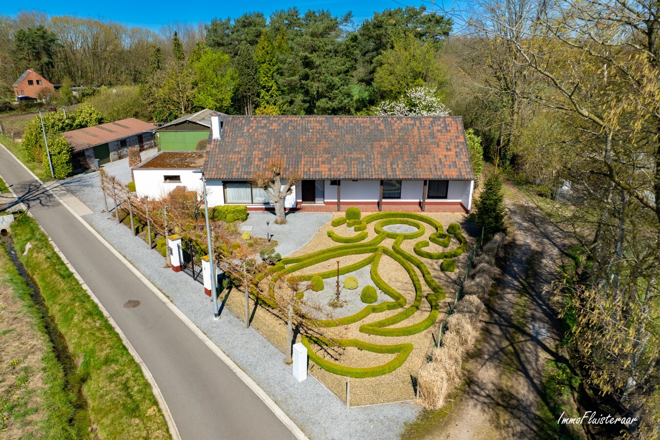 Rustig gelegen woning met bijgebouwen op ca. 3.990 m2 te Balen (Optie aankoop aanpalend weiland van ca. 8.235 m2) 