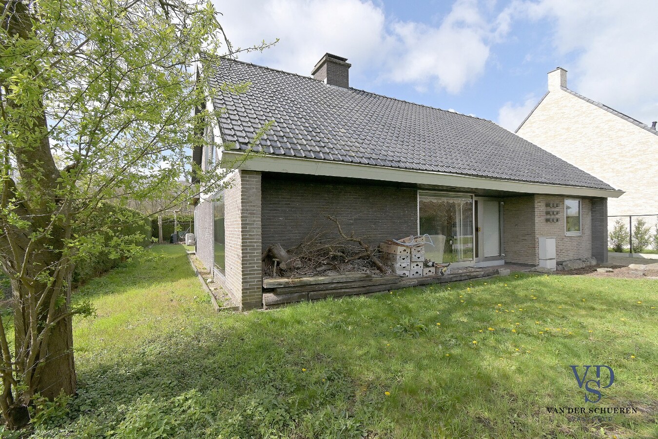 Tijdloze villa in residentiële wijk te Nazareth. 