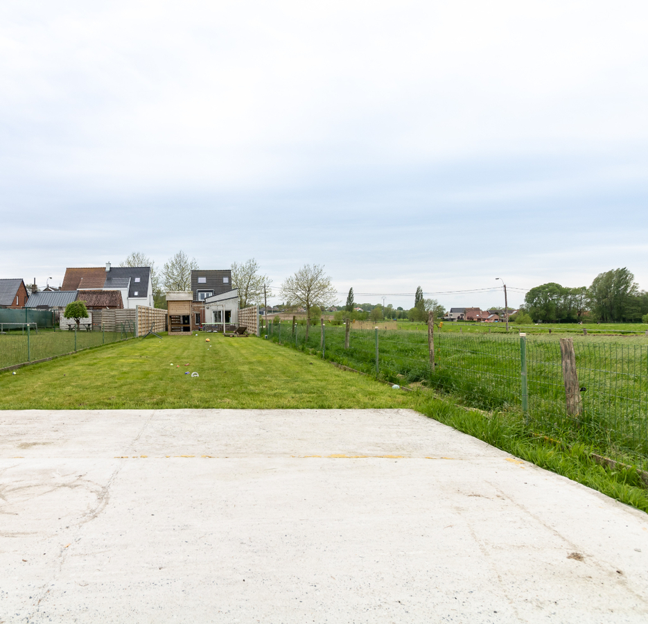 Instapklare gezinswoning met grote tuin en landelijke verzichten te Ichtegem 