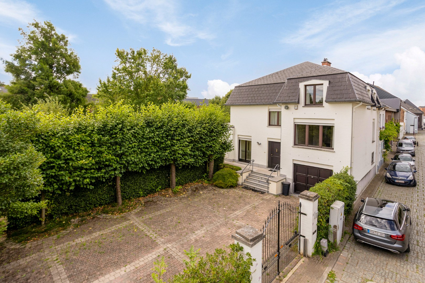 Charmante halfopen woning op twee percelen, prachtig aangelegde, bloemrijke tuin - 1652 ALSEMBERG (BEERSEL) 