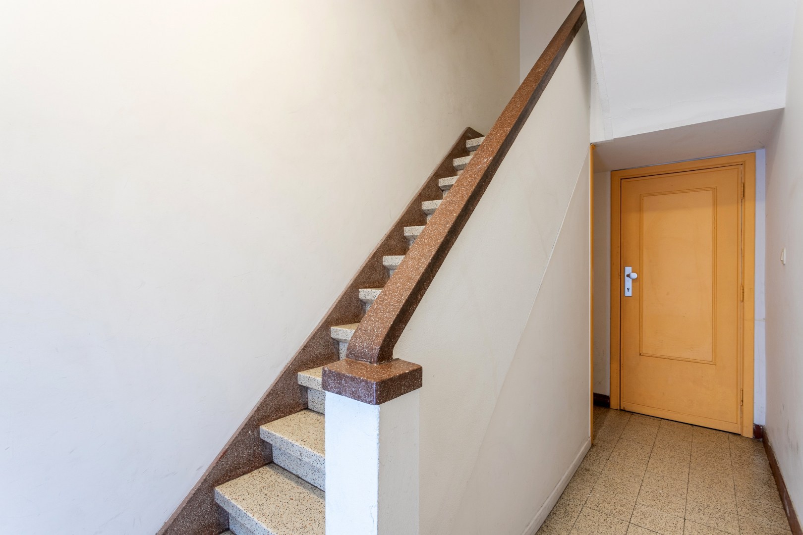 opbrengsteigendom: commercieel glv en 3 appt 