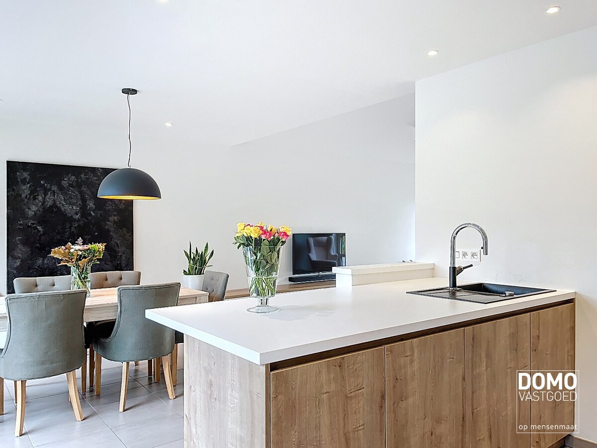 INSTAPKLARE GEZINSWONING MET 3 (MOGELIJK 4) SLAAPKAMERS EN EPC - LABEL A TE NEEROETEREN 