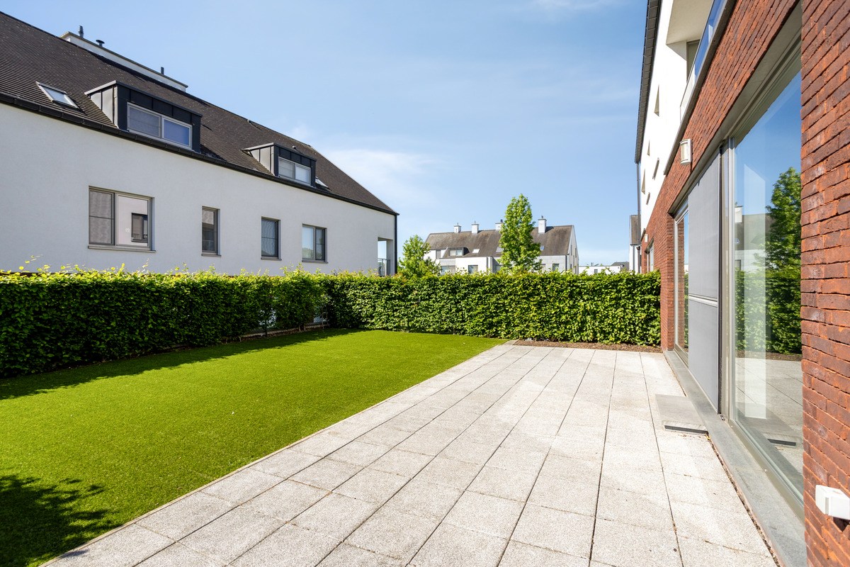Instapklaar gelijkvloers appartement met groot terras, tuin en garagebox in Kumtich - EPC 104 KWH/m² 