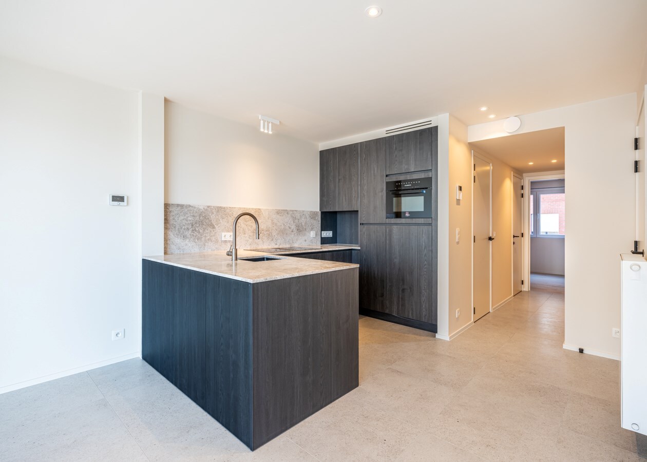 Beaux appartements rénovés avec vue latérale sur la mer ! 