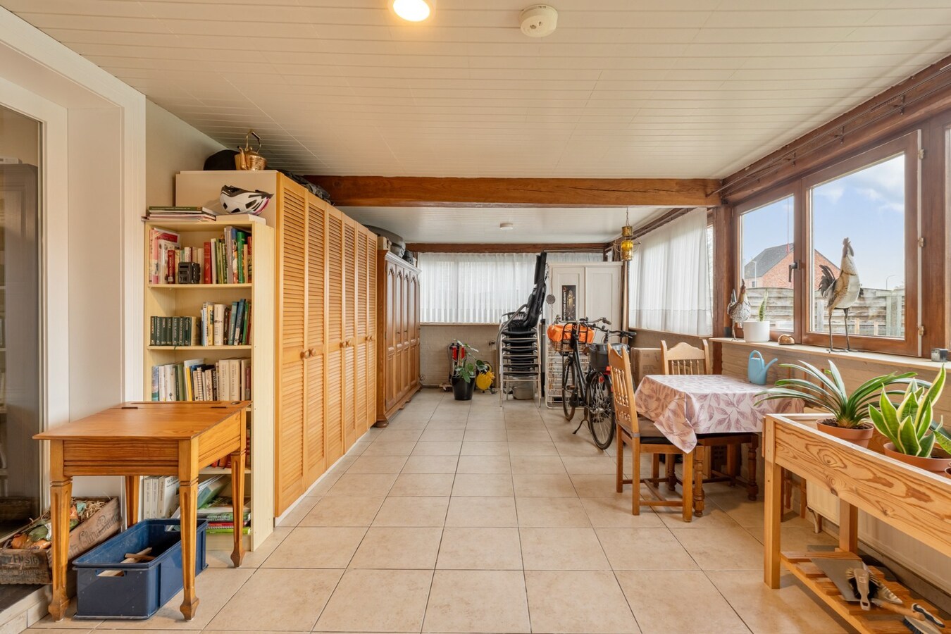 Vrijstaande gezinswoning, gebouwd in 1993 op een perceel van 5a74ca, gunstige ligging vlakbij het centrum. 