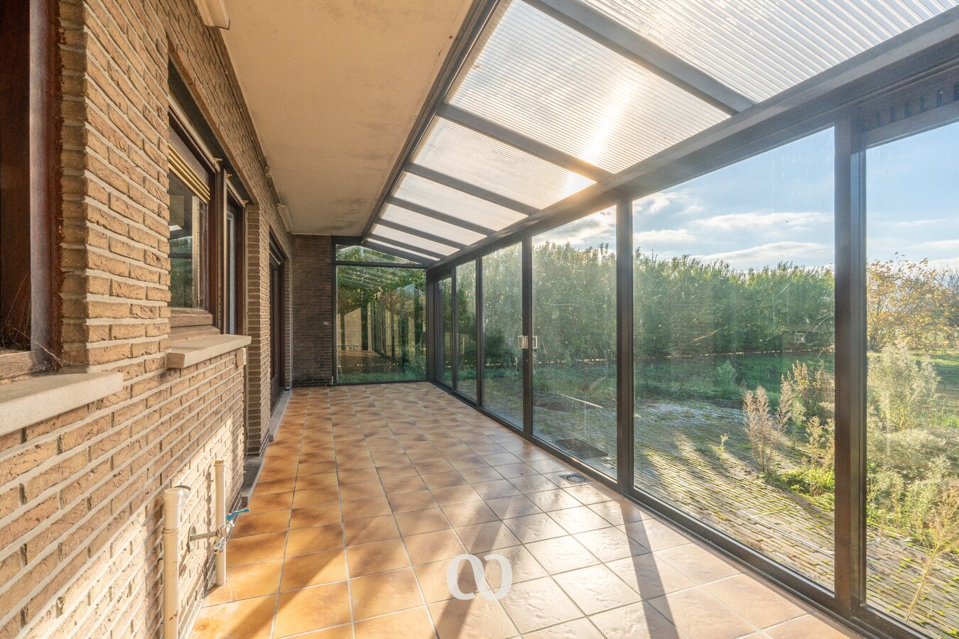 Te renoveren gezinswoning met grote tuin en agrarisch uitzicht 