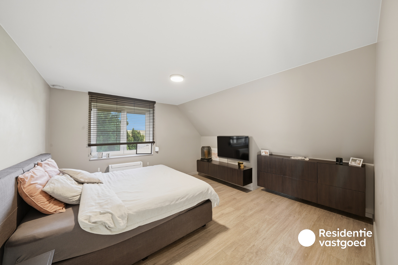 Prachtige zeer recente halfopen woning in rustige wijk te Oudenburg centrum 