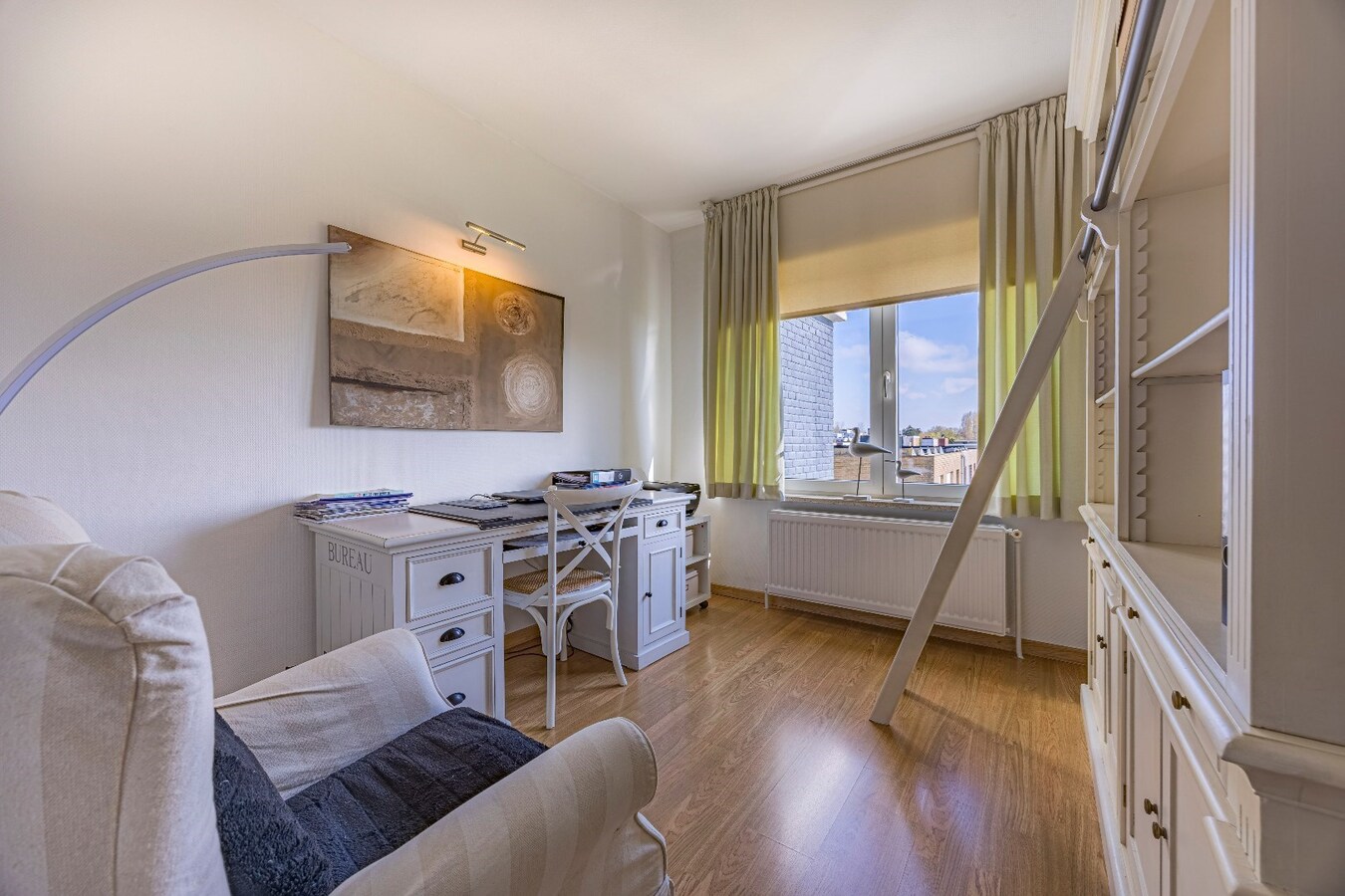 Knappe woning met weidse zichten, vlakbij het strand 