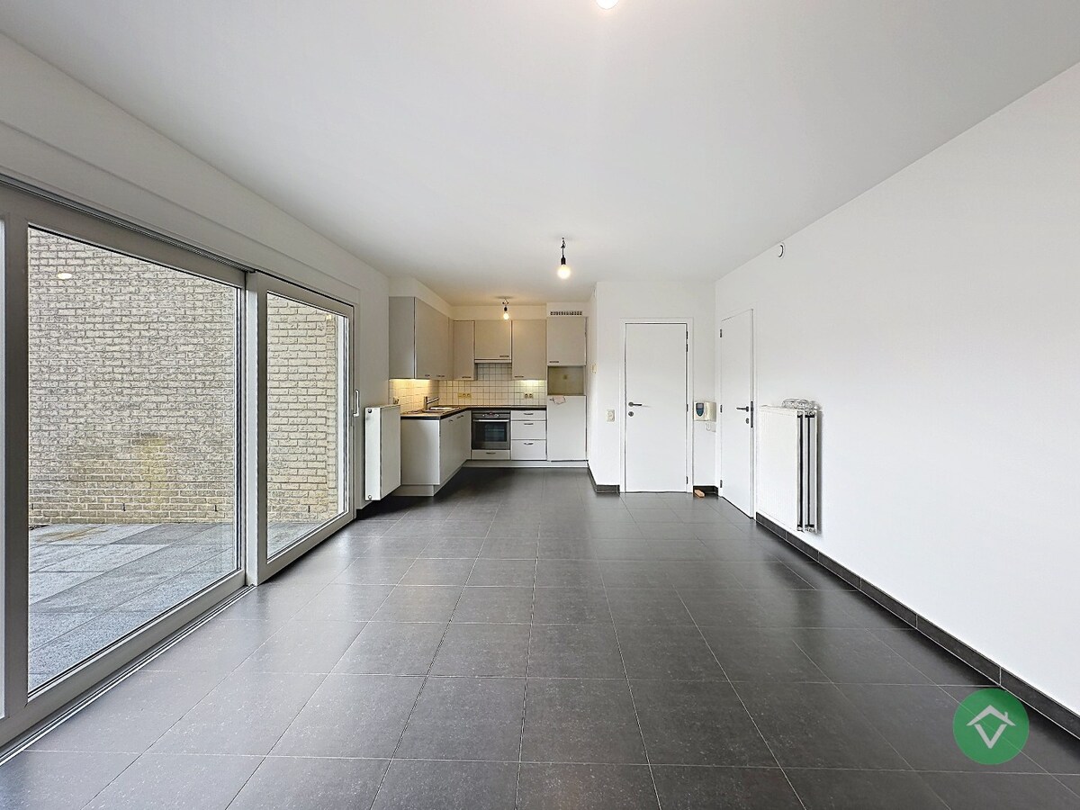 Instapklaar gelijkvloers appartement met staanplaats te Gistel 