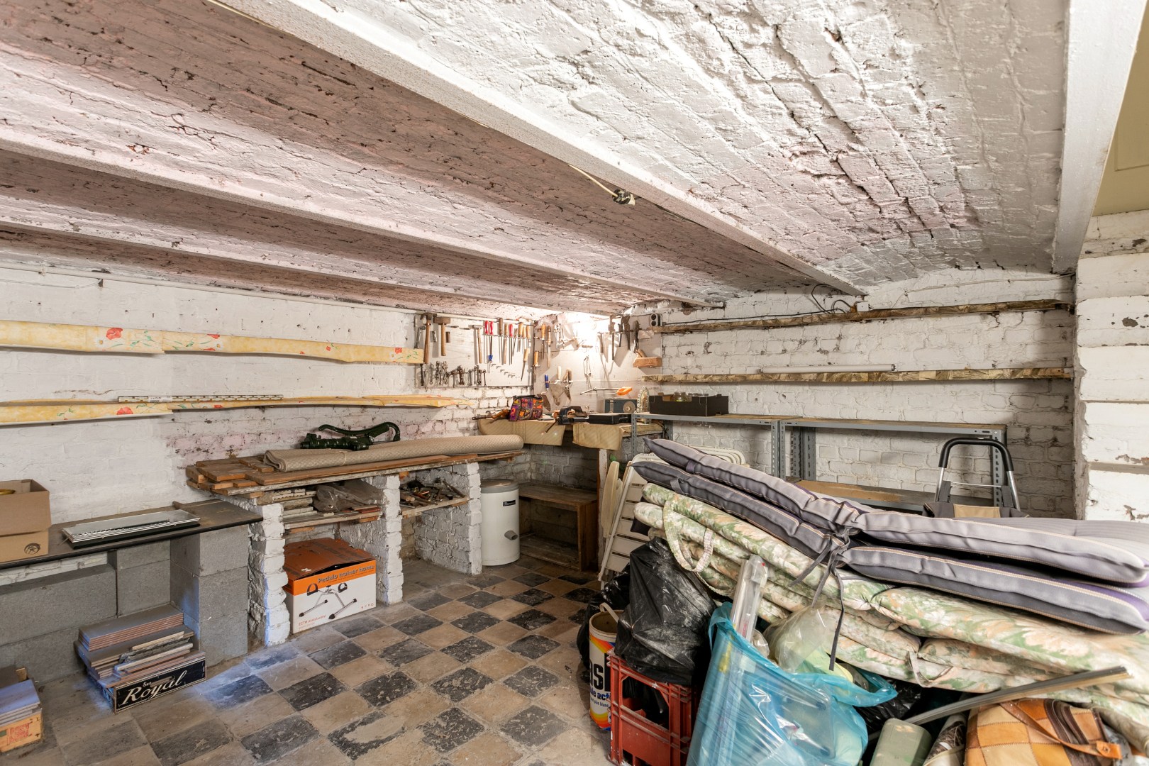 Te renoveren woning met 3 slpk te Buizingen 