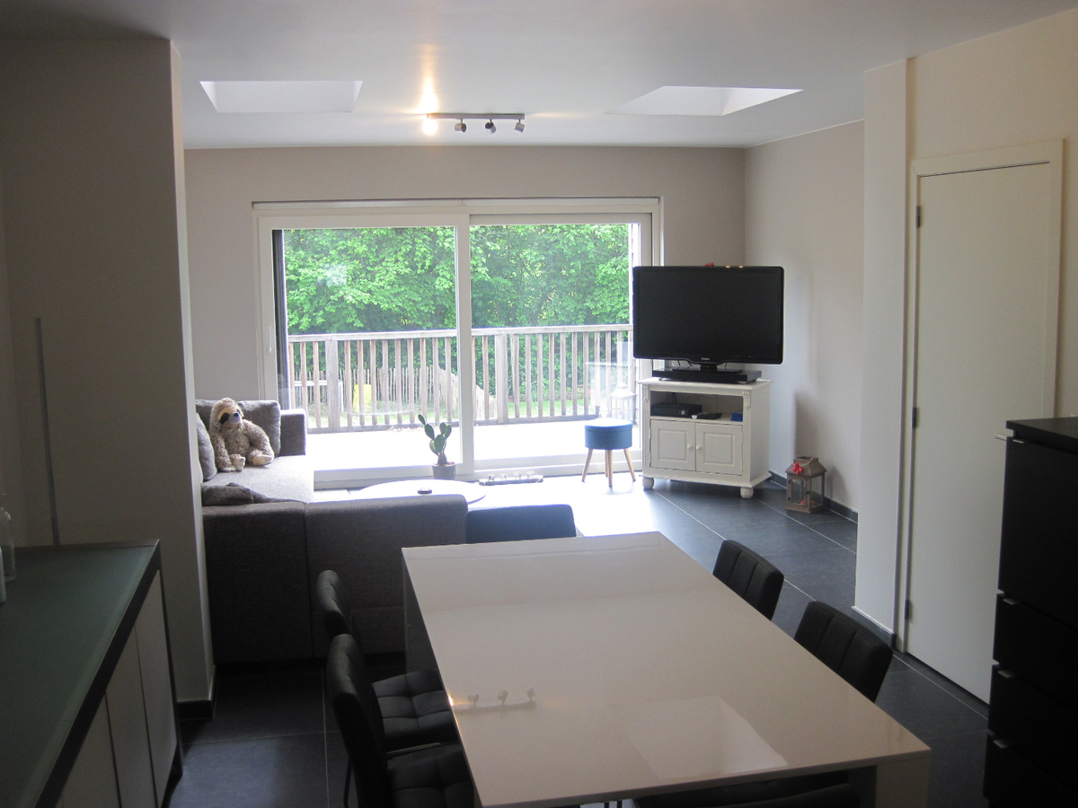 Recent vernieuwde rijwoning nabij de Schelde. 