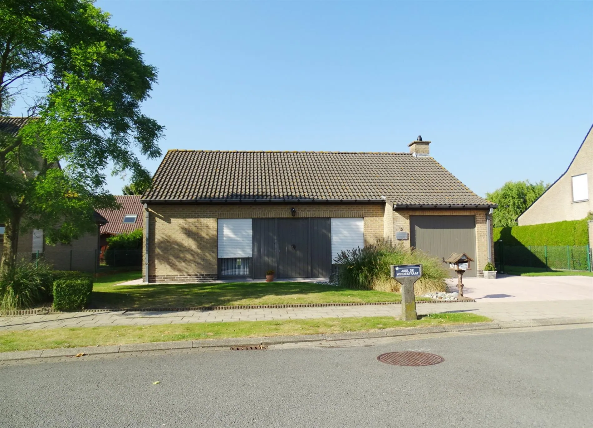 Alleenstaande villa gelegen op 640 m², nabij het centrum.