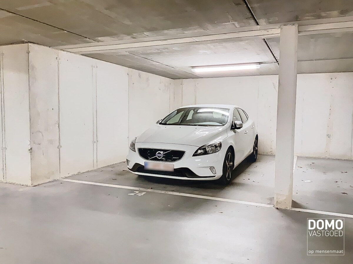 GELIJKVLOERS 1 SLAAPKAMER APPARTEMENT MET TUIN EN ONDERGRONDSE AUTOSTANDPLAATS GELEGEN TE SPALBEEK 