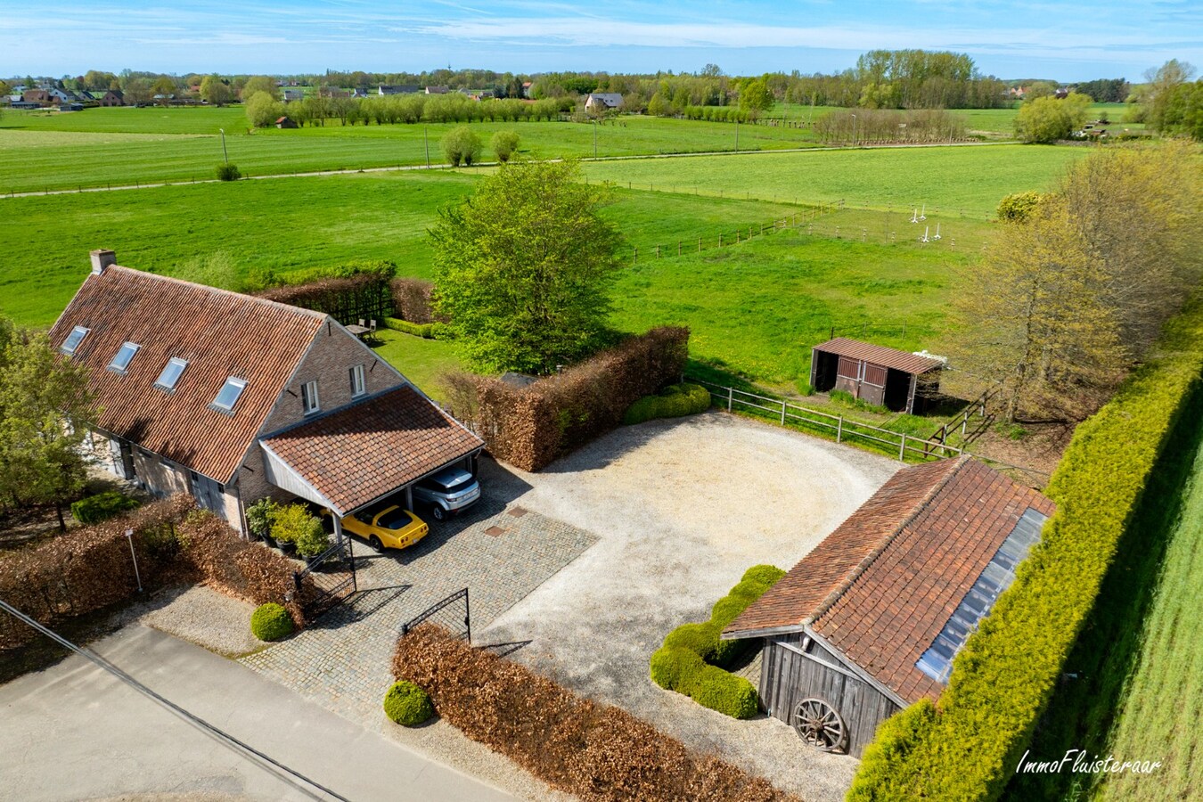 Prachtige woning met paardenfaciliteiten in rustige omgeving op ca. 9.983 m² te Berlaar (met optie aankoop aanpalende weides op ca.12.966 m²) 