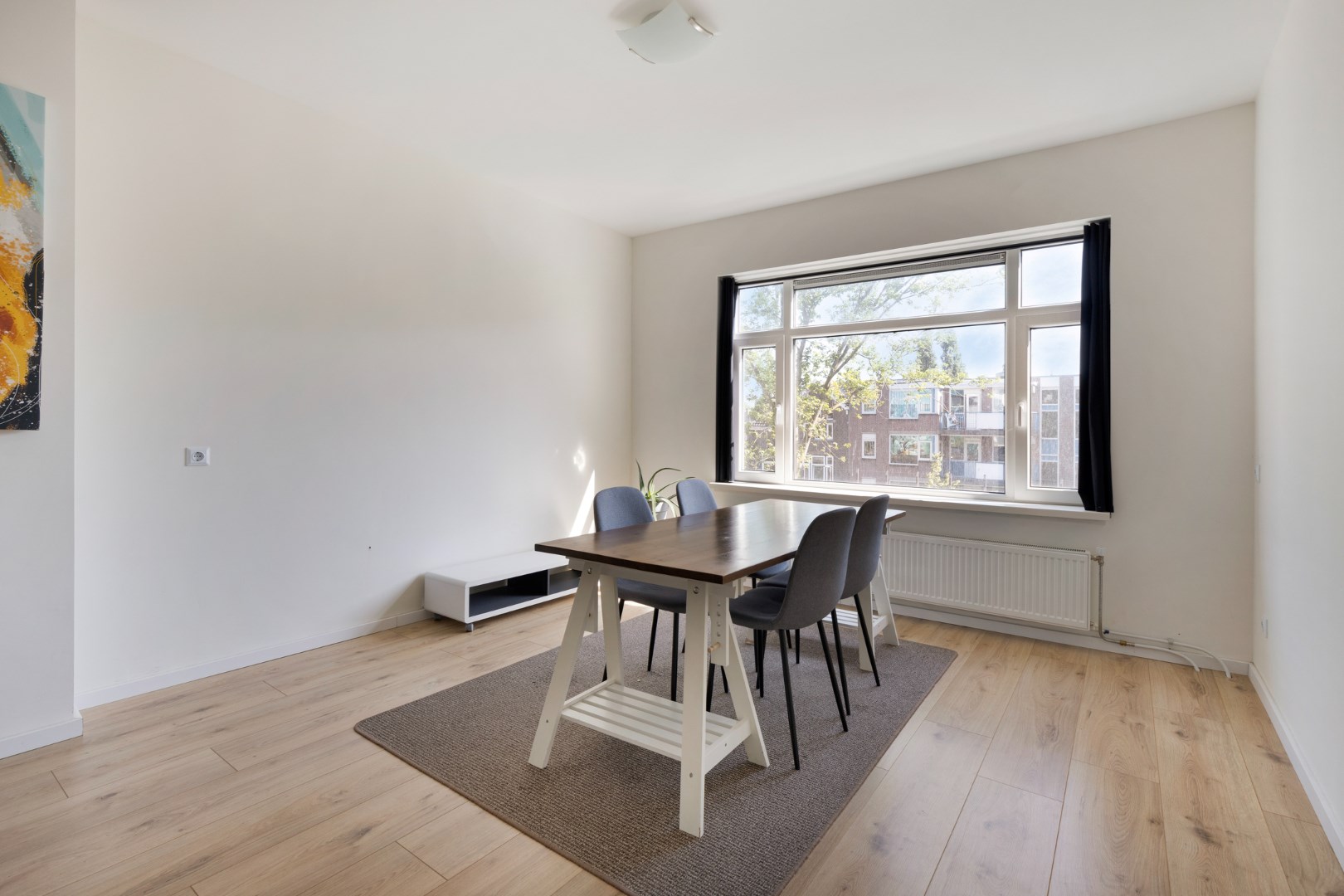 Turn-key 2 kamer (voorheen 3) appartement op steenworp afstand van Rotterdam centrum met een nette keuken, royale woonkamer en gelegen op eigen grond! 