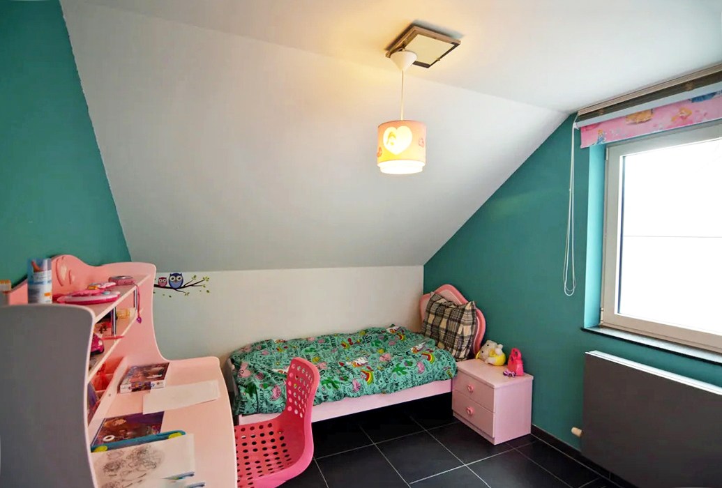 Modern appartement met 2 slpks, balkon en parking. 