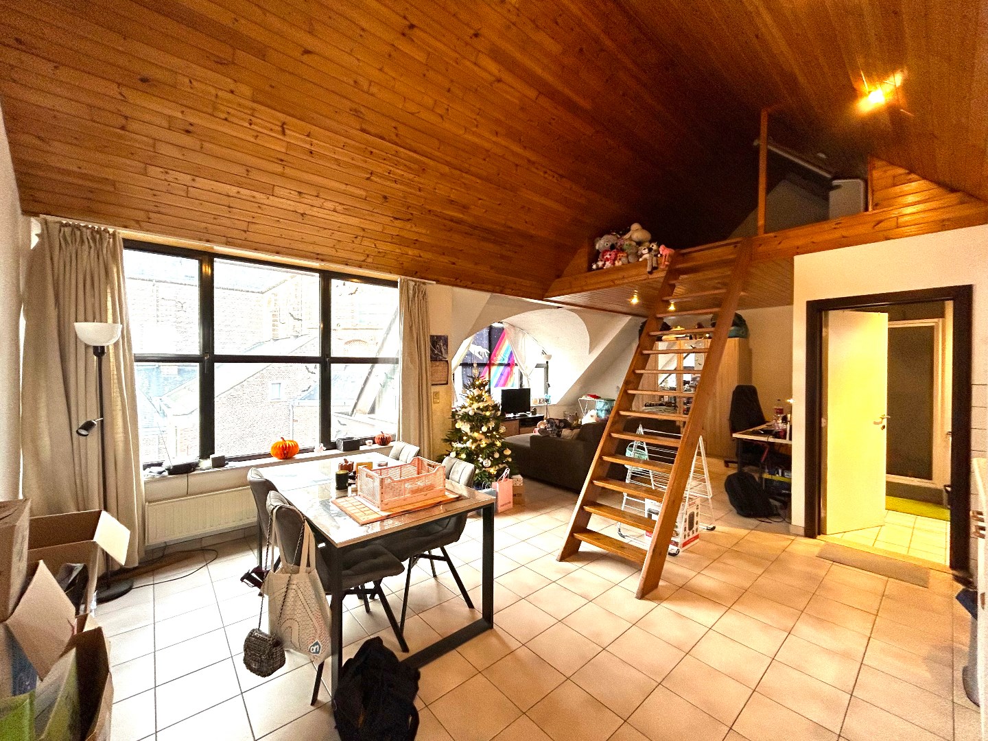 Opbrengsteigendom bestaande uit 1 handelsruimte met 3 bovengelegen appartementen 