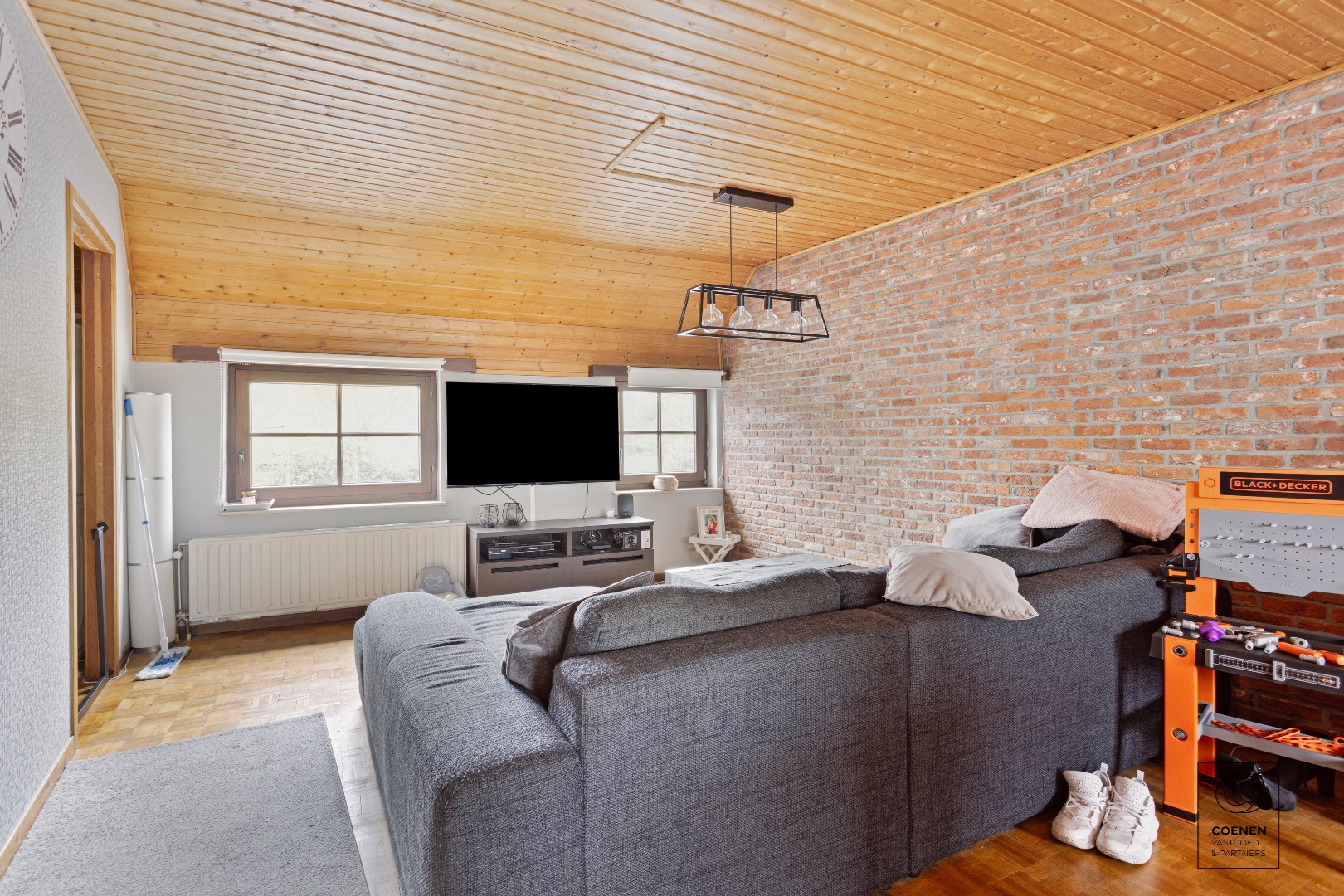 OPBRENGSTEIGENDOM bestaande uit twee appartementen en twee studio's op een perceel van 568 m2 gelegen op een uitstekende locatie te Hoboken 