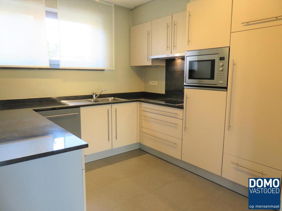 Ruime woning met 5 slaapkamers, tuin en garage 