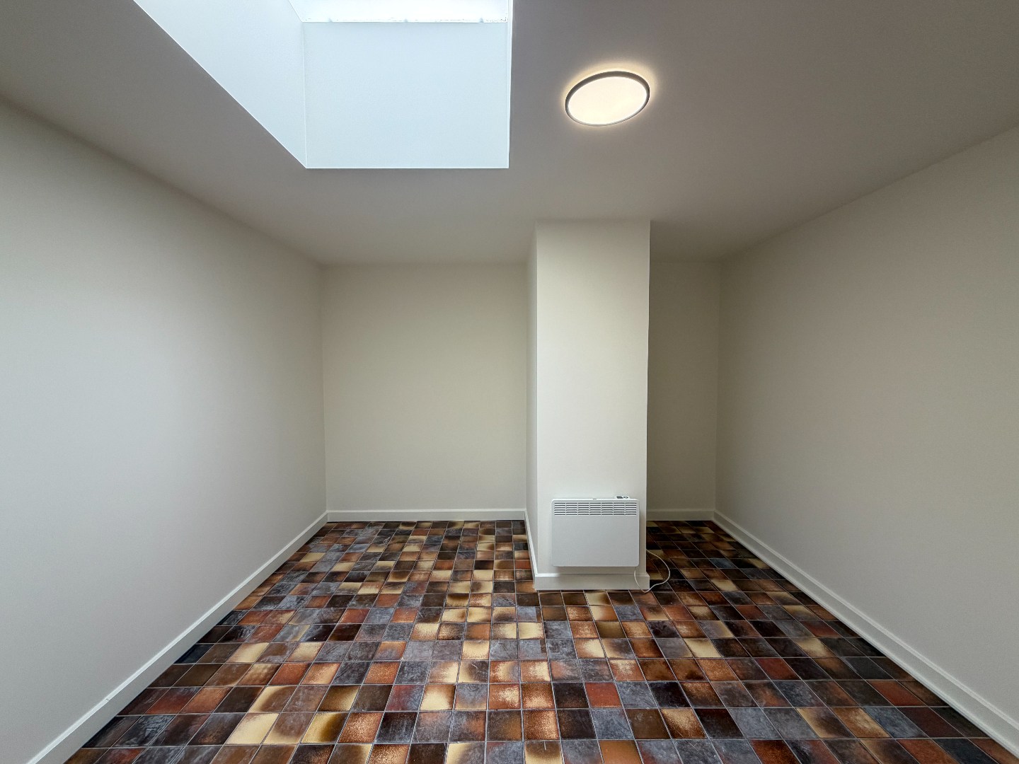 Ruime woning met twee slaapkamers en garage te Sint-Eloois-Vijve 