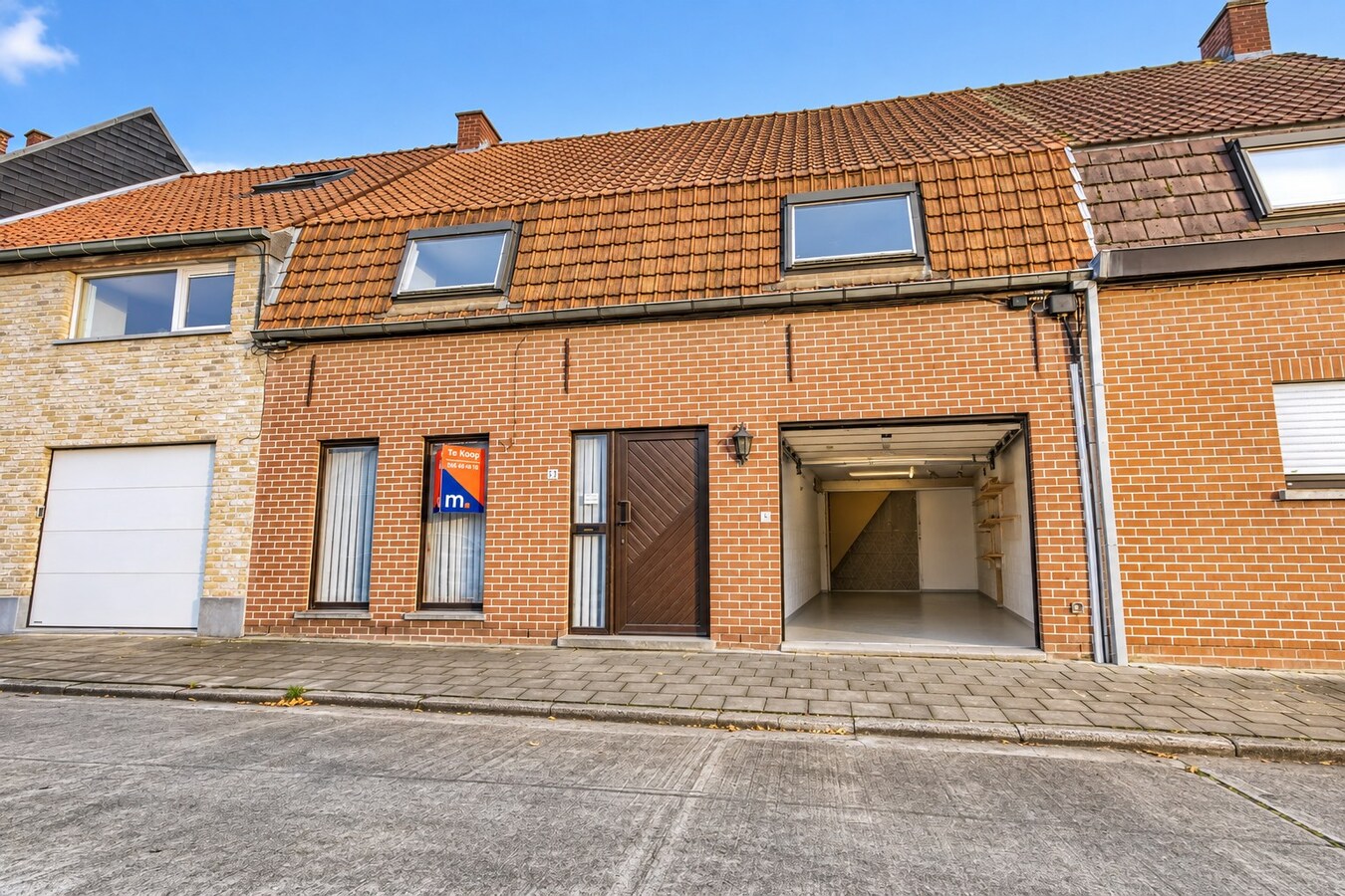 Woning met 5 slaapkamers, garage en tuin te Izegem! 
