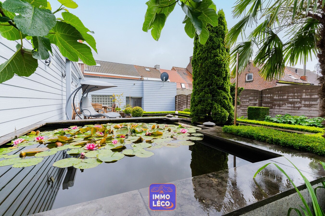 Double maison offrant de beaux volumes avec jardin, RARE à la VENTE ! 