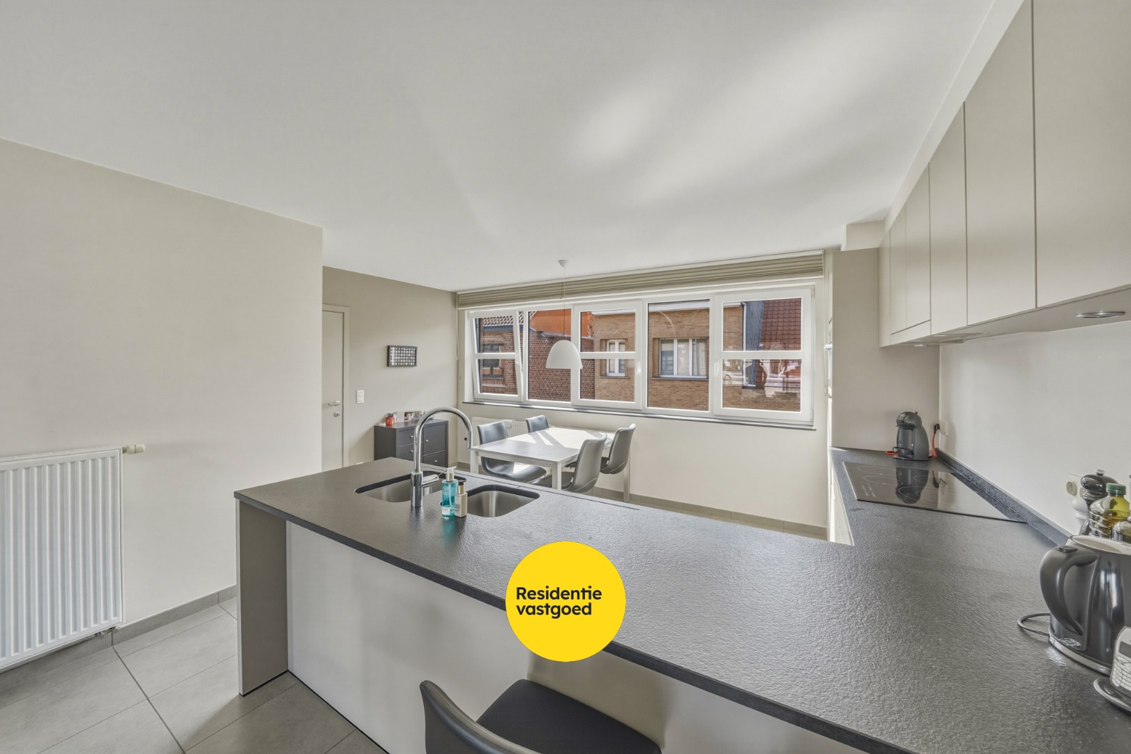 Instapklare recente woning met zeer ruime garage en tuin in Oudenburg 