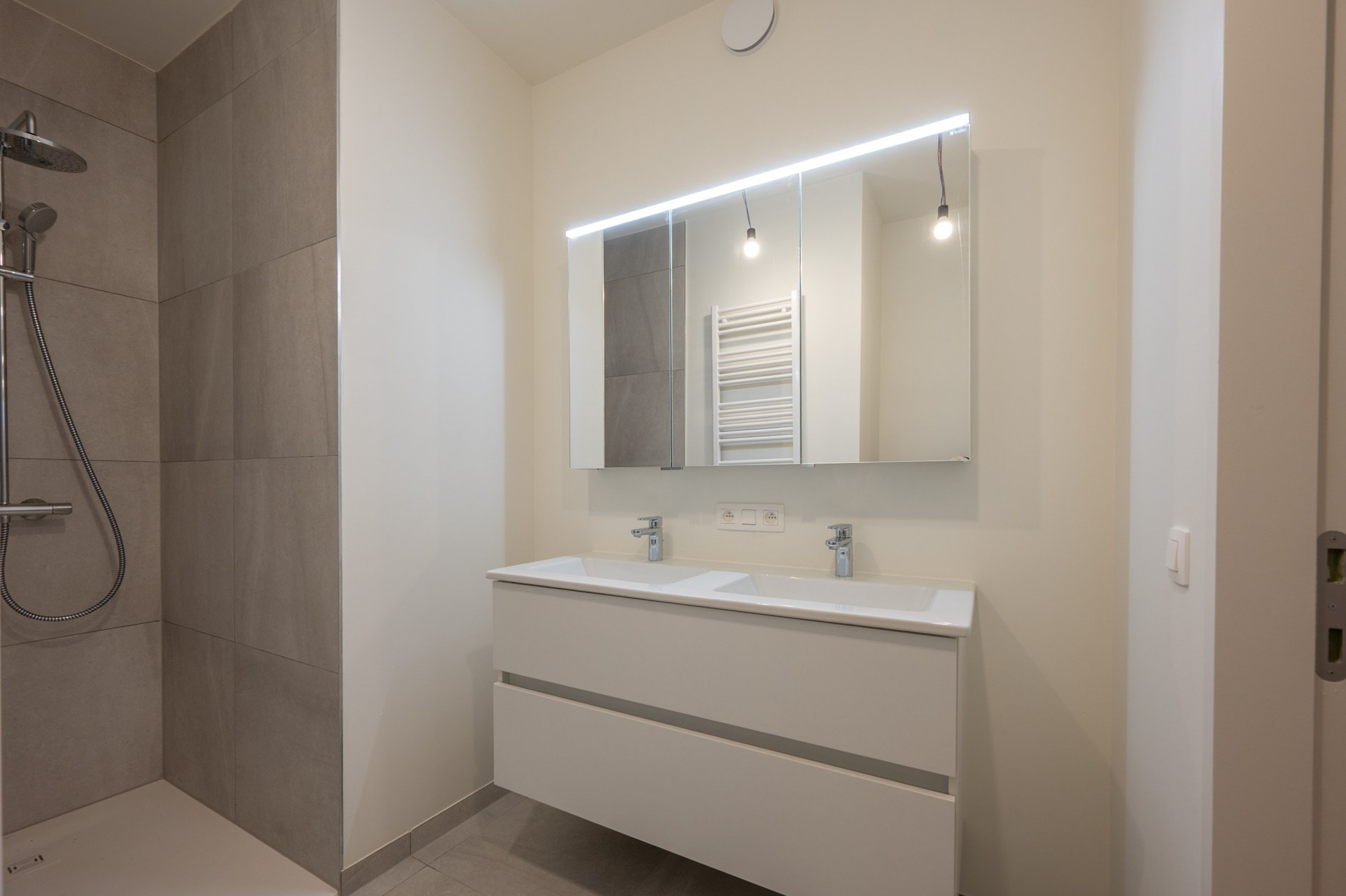 Appartement de 2 pièces bien situé à Res. Hoost: Journée portes ouvertes Dimanche 7/12 (9h à 13h): 