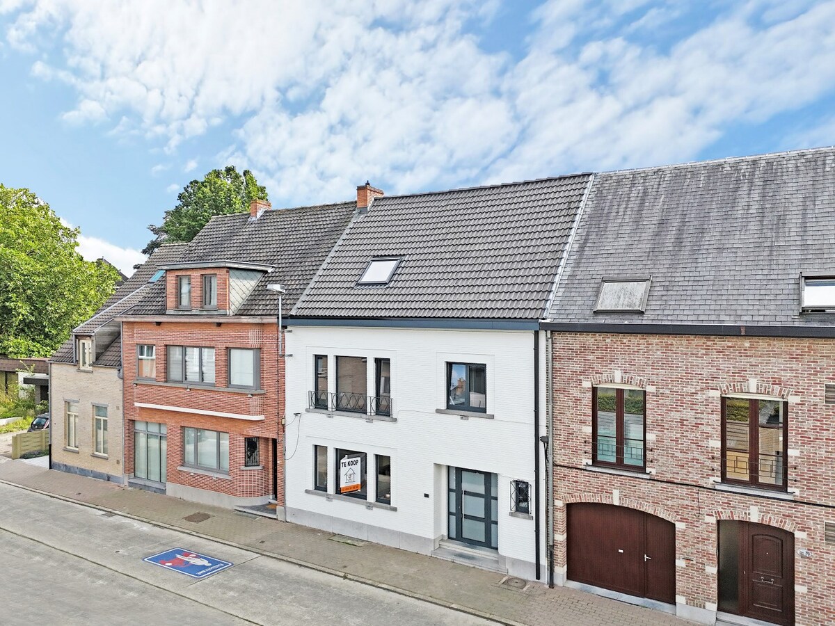 Top renovatieproject op residentiële ligging te Bevegem 