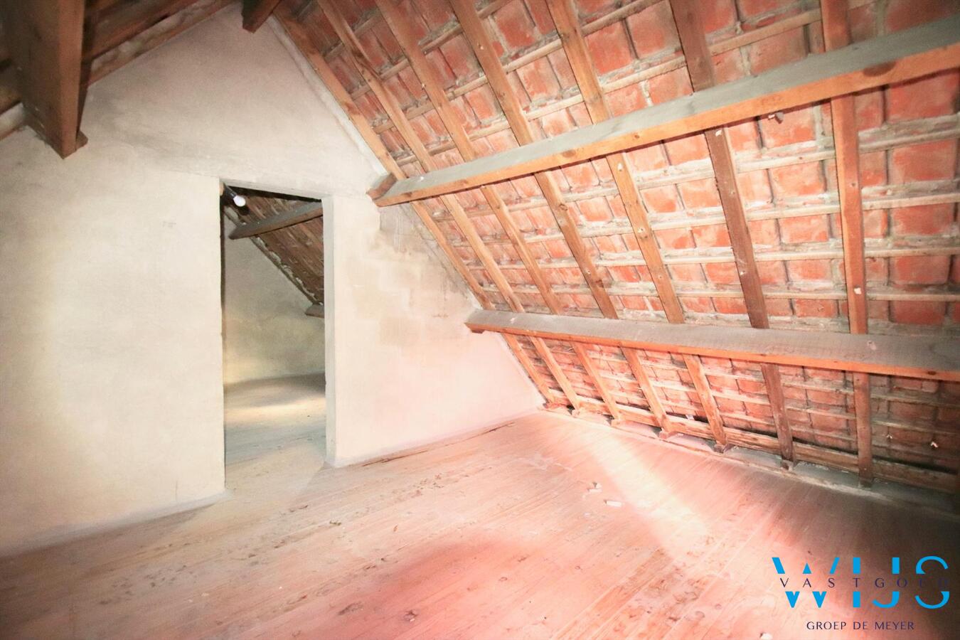 Te renoveren woonhuis op een mooi perceel van 870m² te ERTVELDE! 