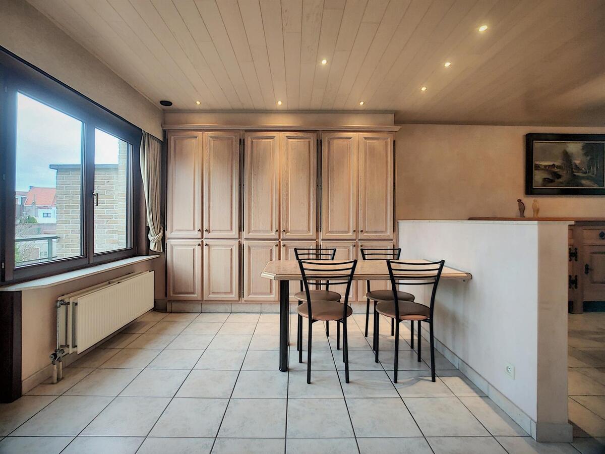 Grote, praktisch ingedeelde woning met oprit, garage &amp; tuin - Heist 