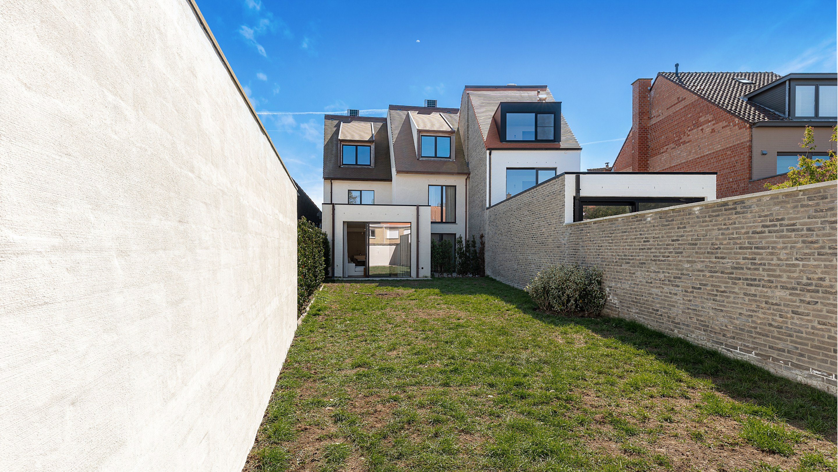 Prachtig afgewerkte nieuwbouwwoning met 4 slaapkamers gelegen in het oude Knokke. 