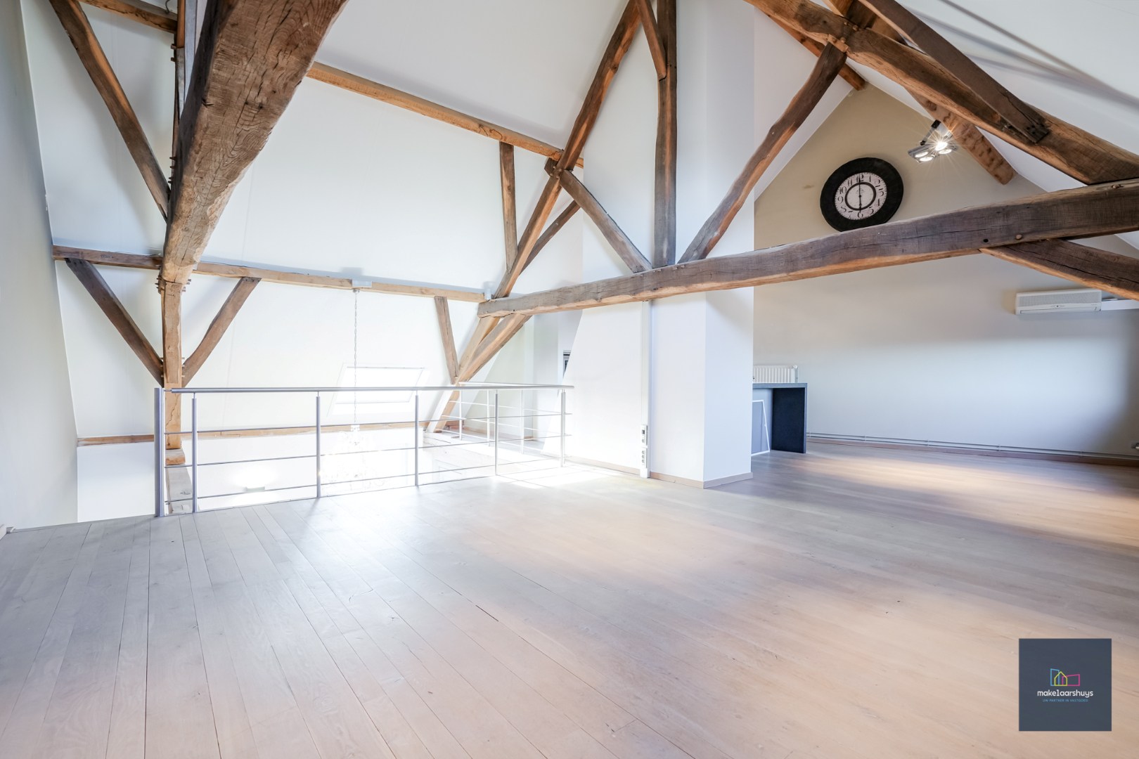 VERHUURD NSCHRIJVEN via de site ; Stijlvolle duplex in de hist. stadskern 