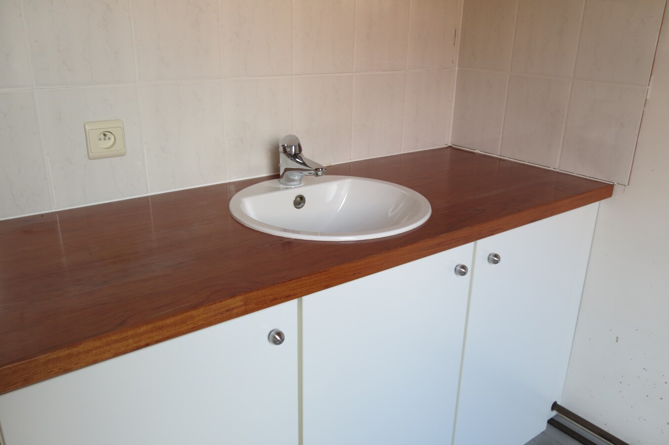 KNUSSE WONING IN RUSTIGE STRAAT 