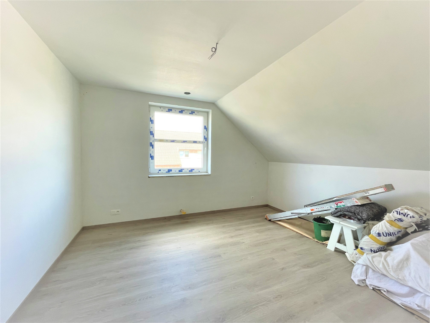 VERKOCHT Nieuwbouwwoning met 3 slaapkamers en garage op 370m² 