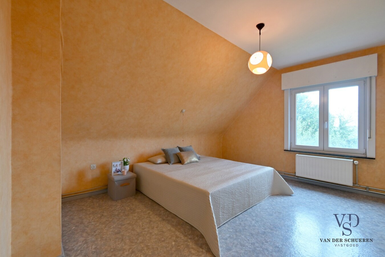 Degelijke halfopen bebouwing 